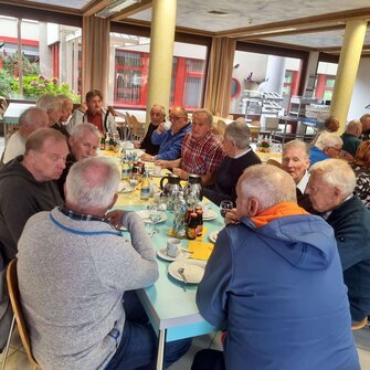 Wie immer gut besucht: Das Pensionistencafé im Speisesaal des ADLER-Werks.